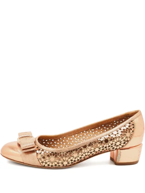 Ferragamo Pre-Owned Vara Bow leather pumps Gold 801610
