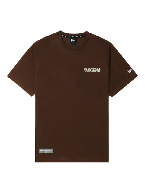 NEW ERA CAP logo-lettering T-shirt Brown NERTEM00249X