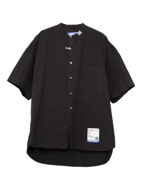 in･stru(men-tal). half-sleeve band-collar shirt Black I12SH013
