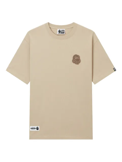 FINGERCROXX embroidered-patch T-shirt Neutrals FFXTEM00840X