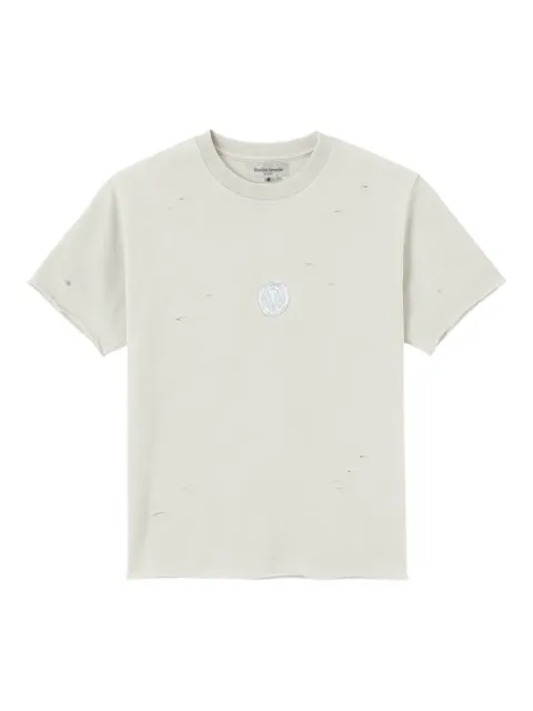 UNTITLED ARTWORKS distressed-effect logo-patch t-shirt Neutrals UADRSS25UCOTCRWSSWHSPU