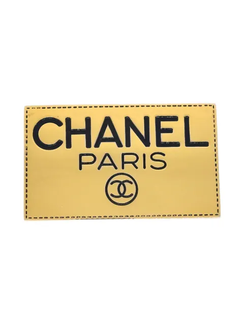 CHANEL Pre-Owned 1990-2000s logo-engraved brooch Gold B185890