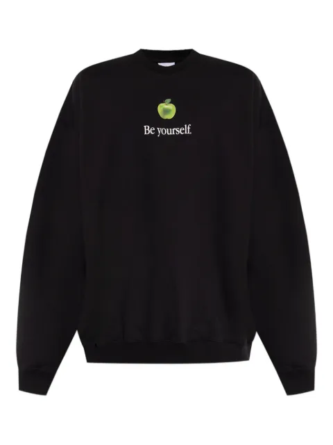 VETEMENTS apple-print sweatshirt Black UH76HD350B1302