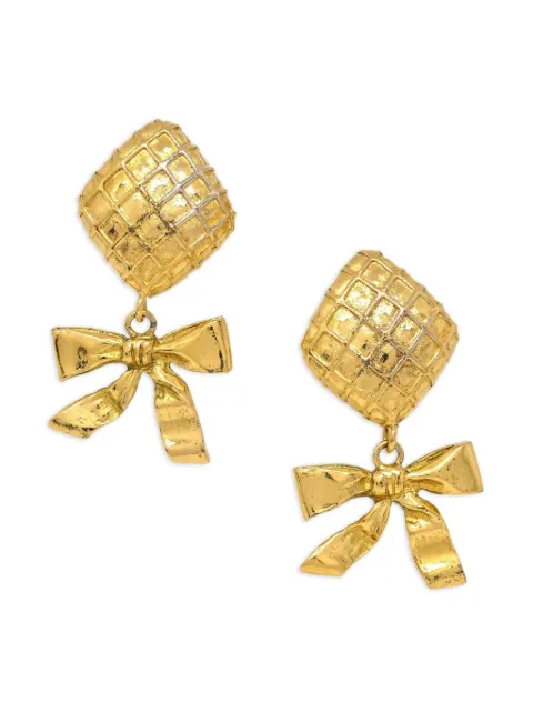 CHANEL Pre-Owned 1990s bow rhombus clip-on earrings Gold ER194982