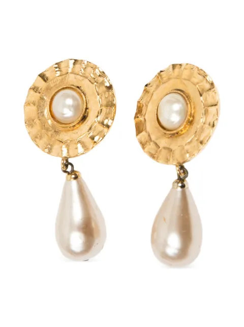 CHANEL Pre-Owned 1980s faux-pearls pendant earrings Gold 15016033