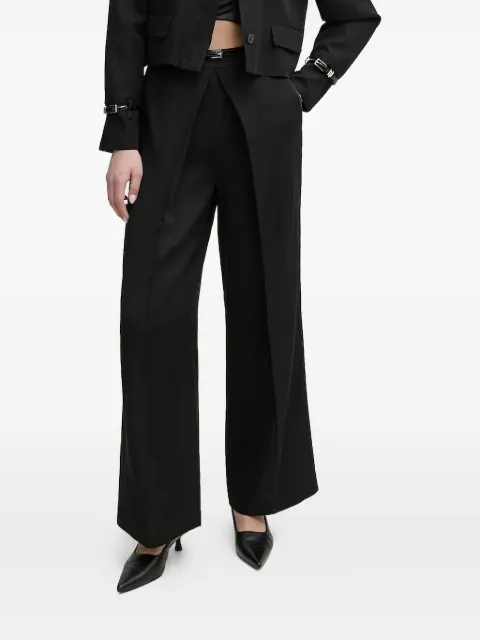 Isabelle Blanche pleated buckle-detail trousers Black IS25SSP059T004