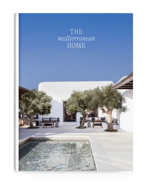 Gestalten mediterranean home book Blue 9783967040760