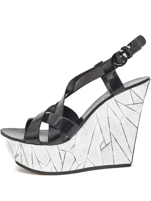 Casadei Vintage pre-owned patent-leather wedge sandals Black 996727