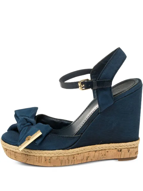 Tory Burch 115mm pre-owned bow-detail wedge sandals Blue 396420