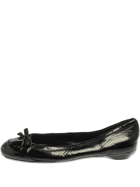 Prada Pre-Owned bow-detail patent-leather ballet flats Black 352070