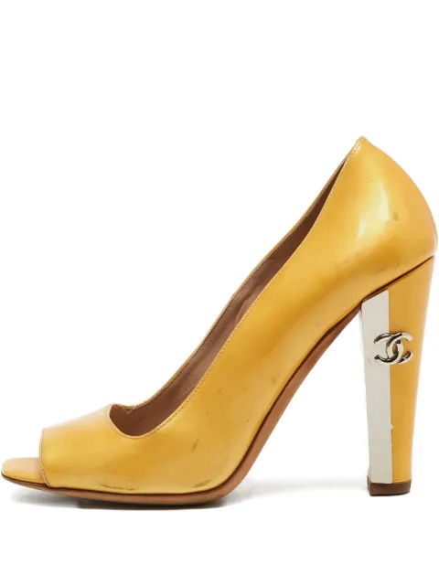 CHANEL Pre-Owned two-tone patent-finish leather pumps Yellow 856476