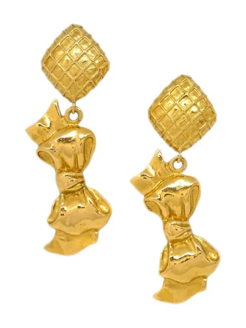 CHANEL Pre-Owned 1990-2000s bow-detail clip-on earrings Gold ER194133