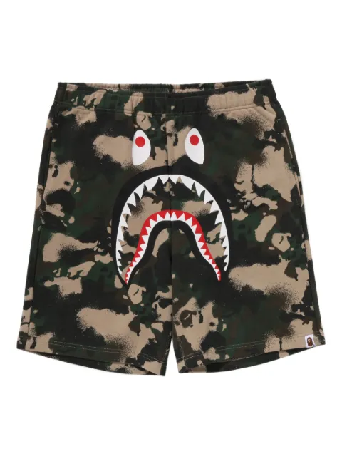 A BATHING APE® camouflage-print shorts Green 001SPL301001M
