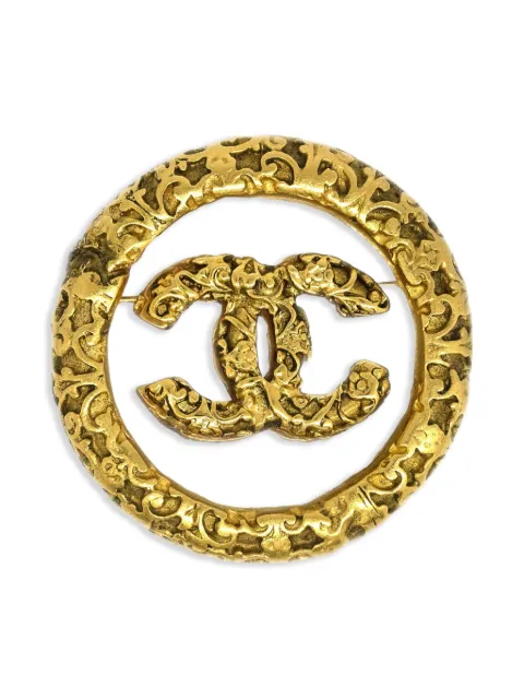 CHANEL Pre-Owned 2003 CC medallion brooch Gold B03A