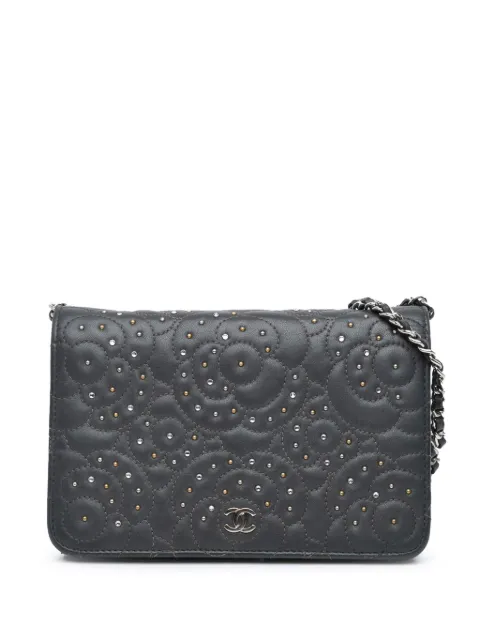 CHANEL Pre-Owned 2019 Studded Lambskin Camellia Wallet On Chain crossbody bag Black D9EXWD1PLWBKASSX