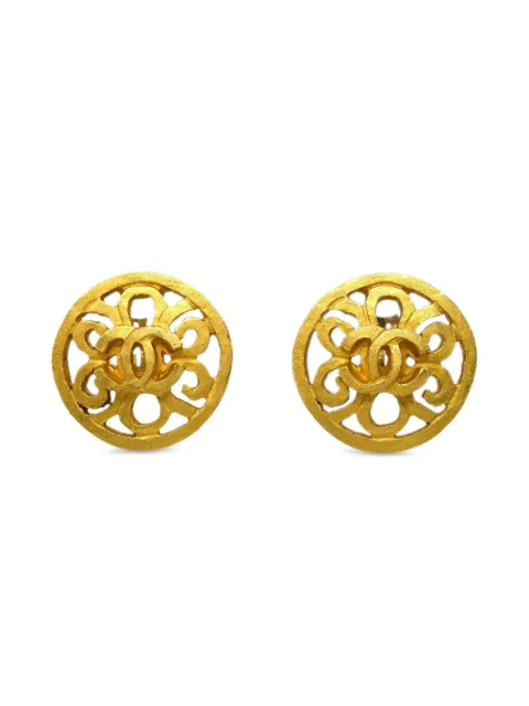CHANEL Pre-Owned 1995 CC Button clip-on earrings Gold ER95P