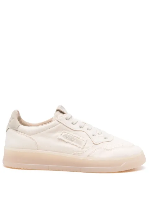 Autry Medalist Low sneakers Neutrals AULMCA01