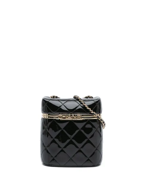 CHANEL Pre-Owned 2021-2024 Quilted Patent Logo Chain Case vanity bag Black W6JBYD9UN732IDO7