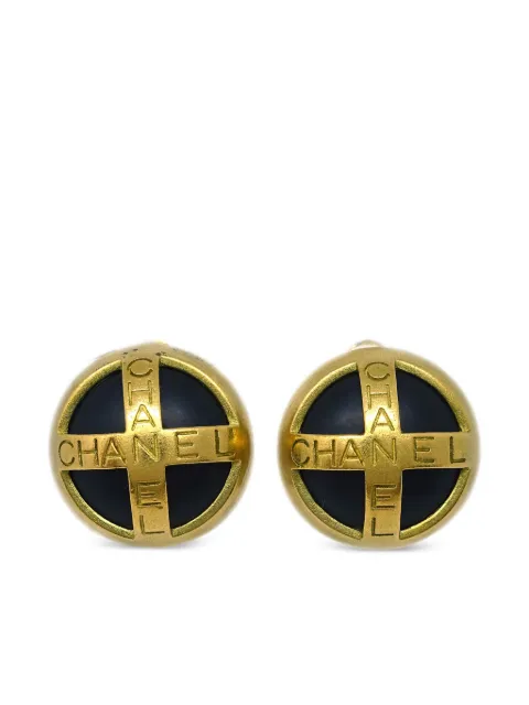 CHANEL Pre-Owned 1995 logo-engraved clip-on earrings Gold ER95P