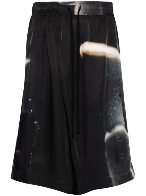 Julius graphic-print bermuda shorts Black 867PAM10PBLK