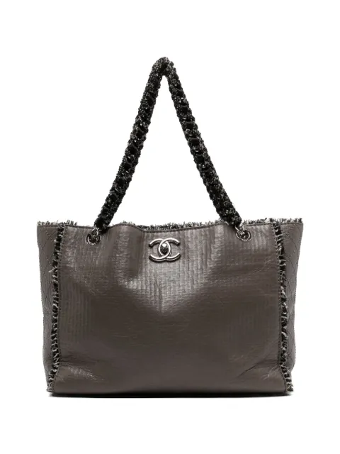 CHANEL Pre-Owned 2009 logo-clasp leather tote bag Neutrals CHANEL2009TAUPEBEIGETOTEBAG