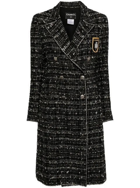 CHANEL Pre-Owned 2005 crest-appliqué tweed coat Black 05CP24957V15410M2806