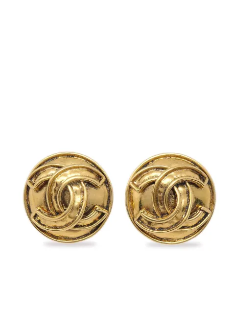 CHANEL Pre-Owned 1994 CC-embossed button clip-on earrings Gold ER94P