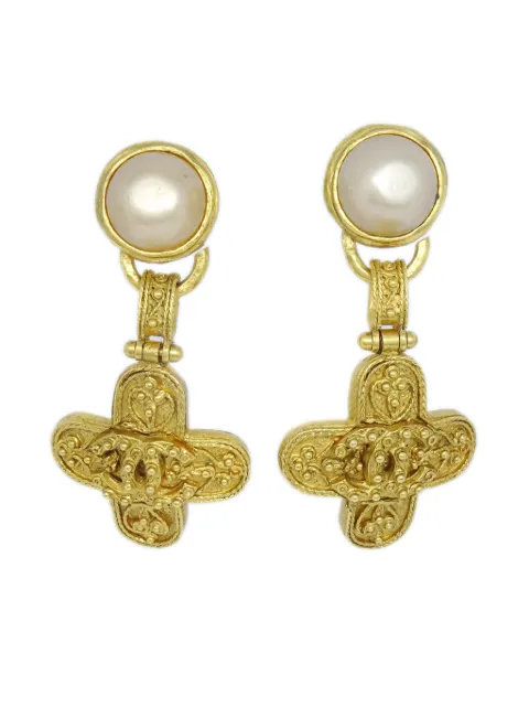 CHANEL Pre-Owned 1994 CC faux-pearl clip-on earrings Gold ER94A