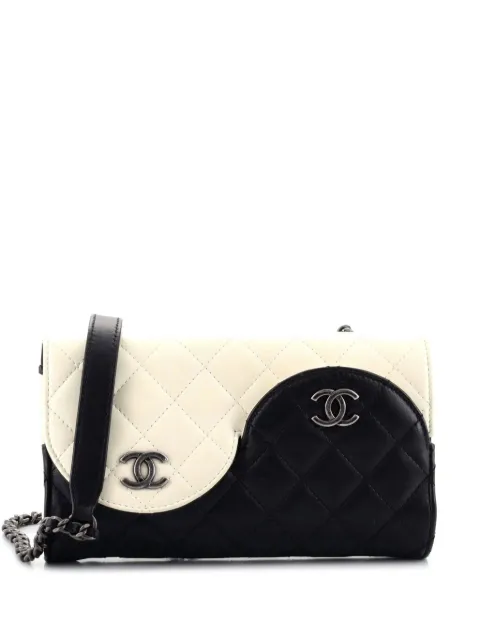 CHANEL Pre-Owned 2016 Yin Yang wallet-on-chain Black CHANELYINGYANG