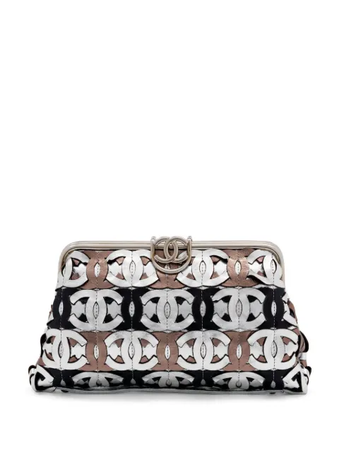 CHANEL Pre-Owned 2008 Runway CC-logo metallic clutch bag Silver CHANELBRONZEMETALLICCCCLUTCH