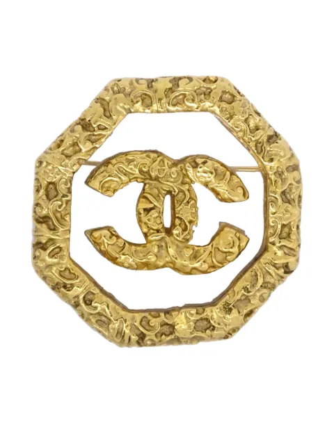 CHANEL Pre-Owned 1993 CC octagonal brooch Gold B93A