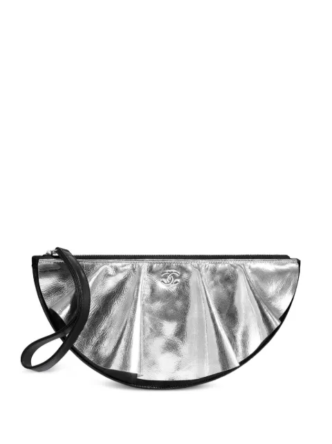 CHANEL Pre-Owned 2020 draped metallic panel diamond-quilted clutch Silver CHANELHALFCIRCLECLUTCH
