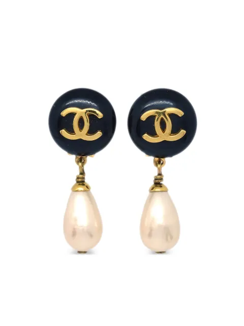 CHANEL Pre-Owned 1995 CC-logo pearl clip-on earrings Black ER95A