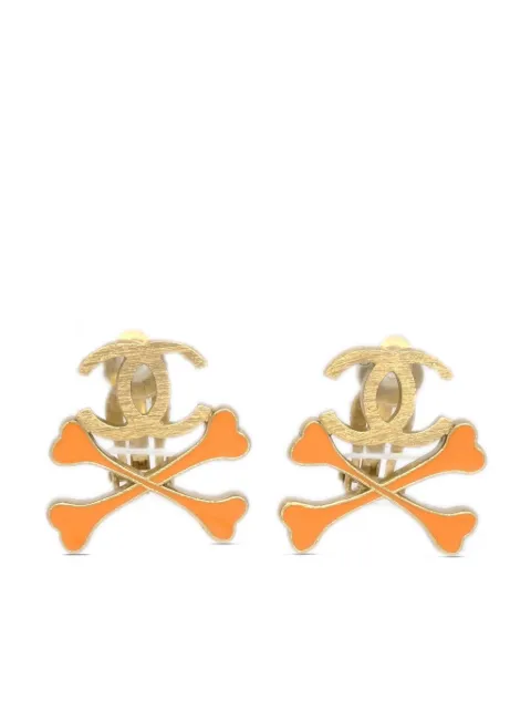 CHANEL Pre-Owned 2003 bones CC-logo clip-on earrings Gold ER03P