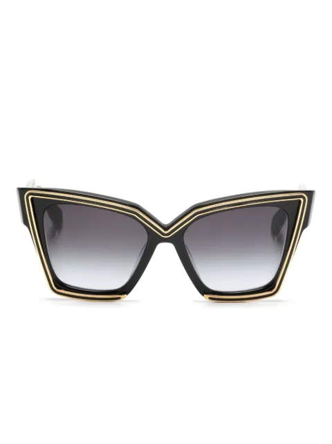 VALENTINO GARAVANI EYEWEAR Rockstud-detailing cat-eye frame sunglasses Black VLS126