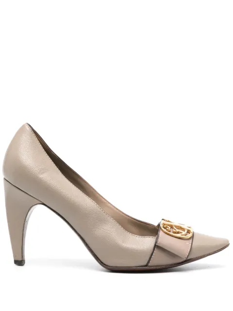 Louis Vuitton Pre-Owned 2010 logo-plaque leather pumps Grey LUVI390ZL