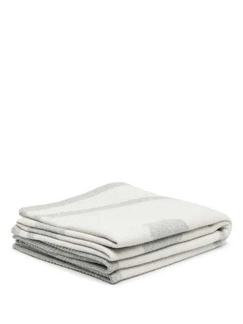 CHANEL Pre-Owned CC cashmere-blend blanket Grey DPNBCHABLANK7483