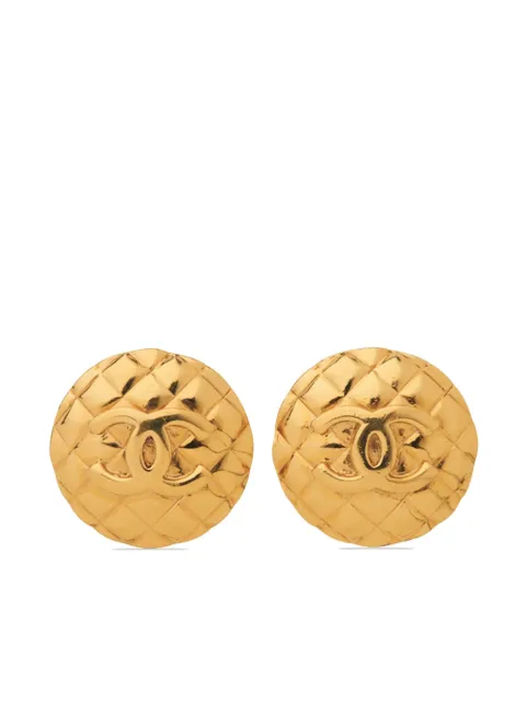 CHANEL Pre-Owned 1980s Repeat logo clip-on earrings Gold ER022318