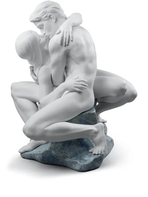 Lladró Couple Kissing Passionately sculpture White L1008727