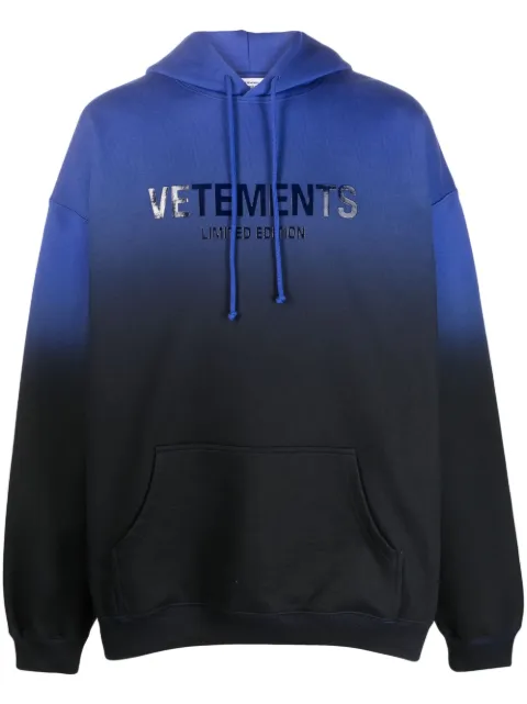 VETEMENTS logo-print faded-effect hoodie Blue UE54HD200N