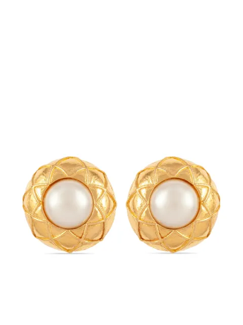 CHANEL Pre-Owned 1980s faux-pearl clip-on earrings Gold ER025596