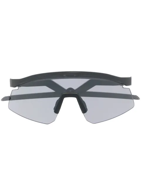 Oakley logo-print tinted sunglasses Black OO9229922901
