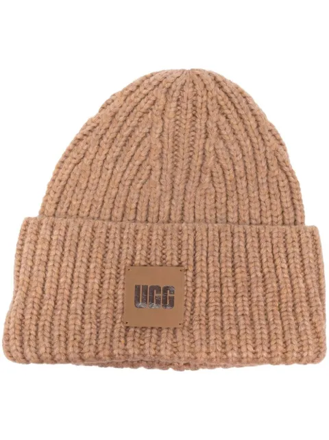 UGG logo-patch knitted beanie Brown 20061