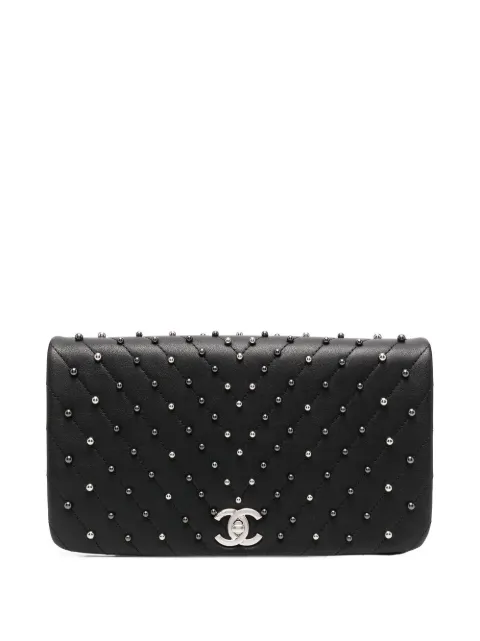 CHANEL Pre-Owned 2019 Chevron studded Full Flap clutch Black CHA5200U