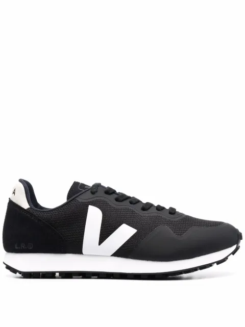 VEJA logo-patch low-top sneakers Black RT0102698B