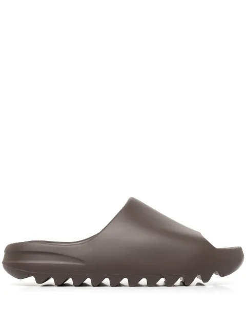 adidas Yeezy YEEZY "Soot 2021" slides Brown GX6141