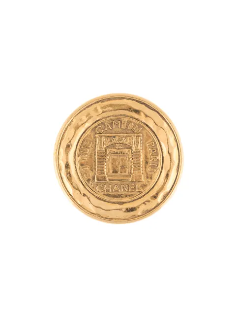CHANEL Pre-Owned 1990s Rue Cambon medallion brooch Gold B1150