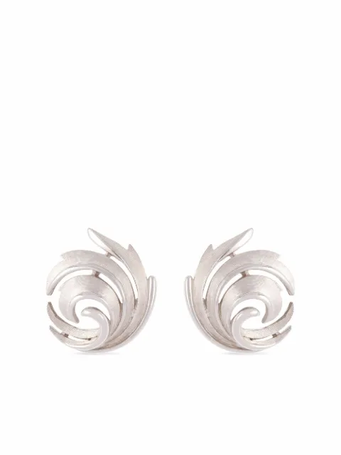 Susan Caplan Vintage 1970s Trifari twirled motif clip-on earrings Silver ER024432