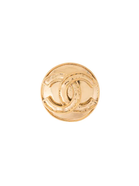 CHANEL Pre-Owned 1994 CC round brooch Gold B94P