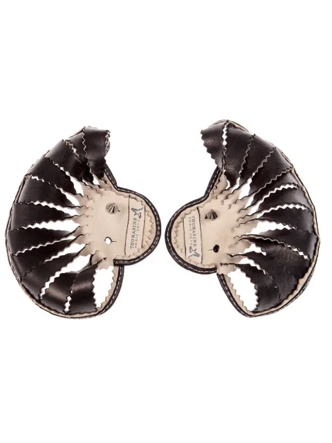 Thomasine shell cuff Black ZIGZAG